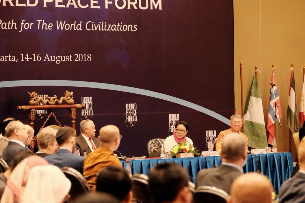 Menteri Luar Negeri, Retno L. Marsudi, berbicara dalam The 7th World Peace Forum di Jakarta. [dok. akun twitter MenluRI]